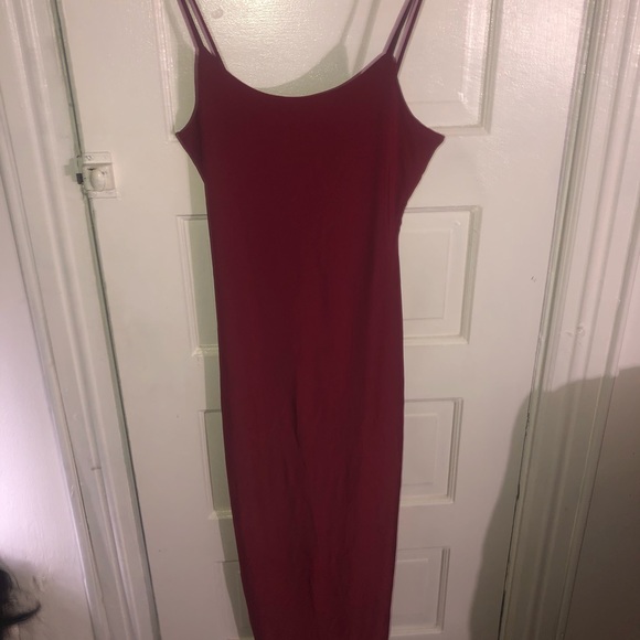 Wine color body con dress - Picture 2 of 2